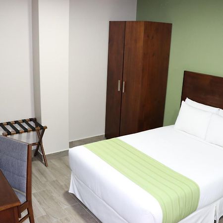 Hotel San Agustin Plaza Latacunga Bagian luar foto