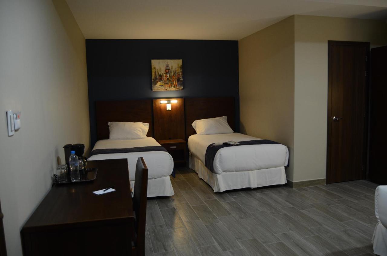Hotel San Agustin Plaza Latacunga Bagian luar foto