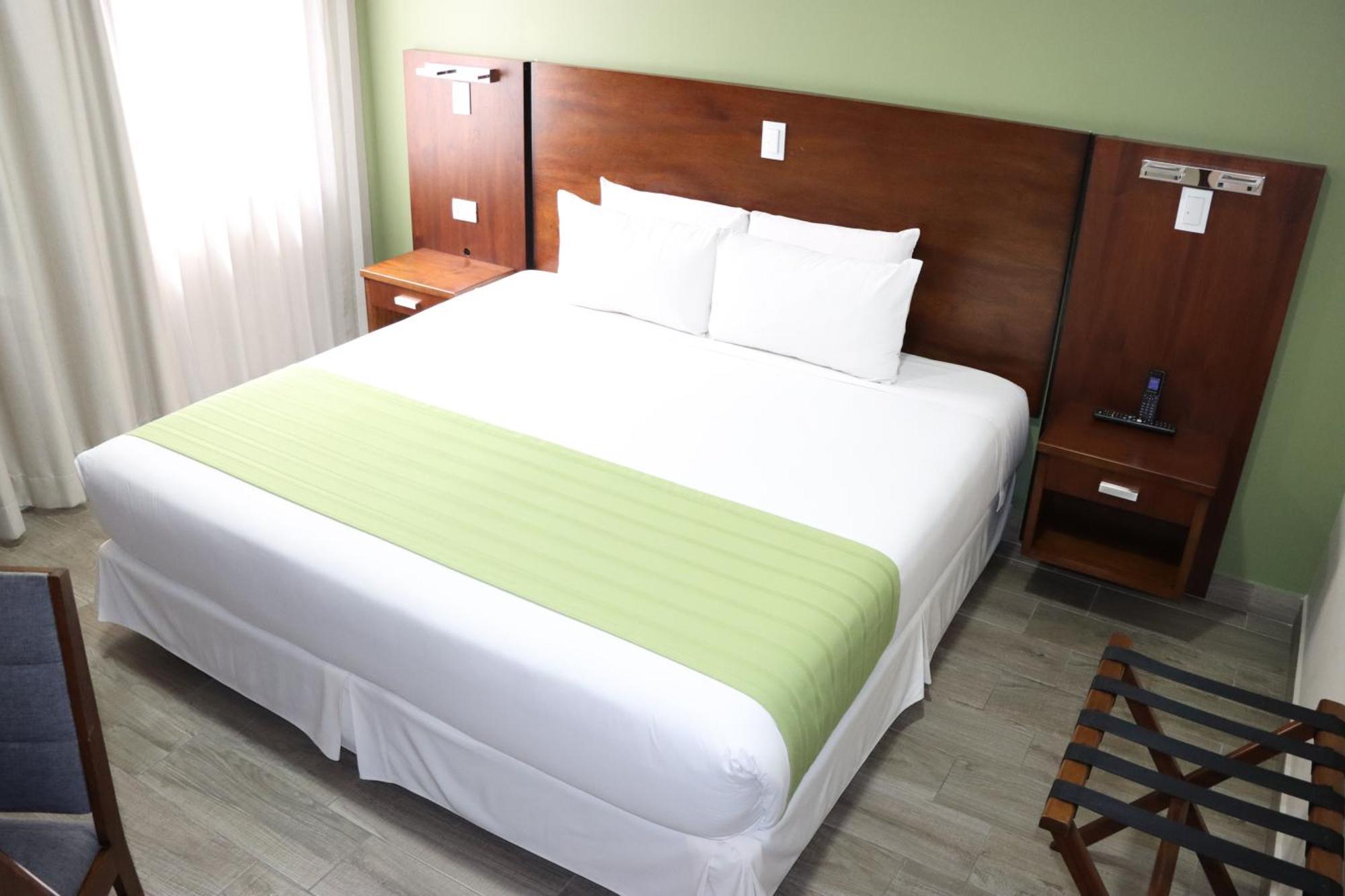 Hotel San Agustin Plaza Latacunga Bagian luar foto