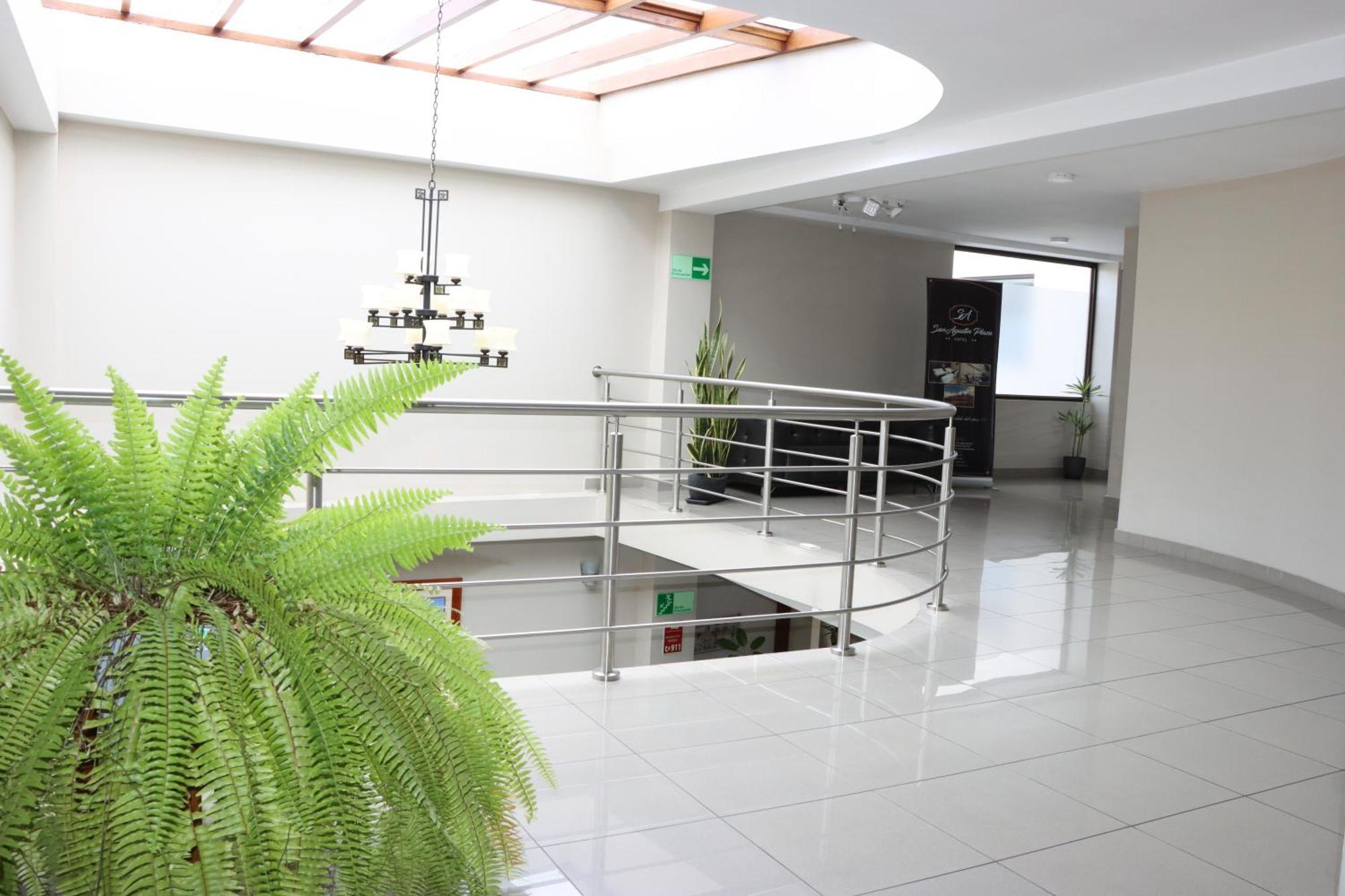 Hotel San Agustin Plaza Latacunga Bagian luar foto