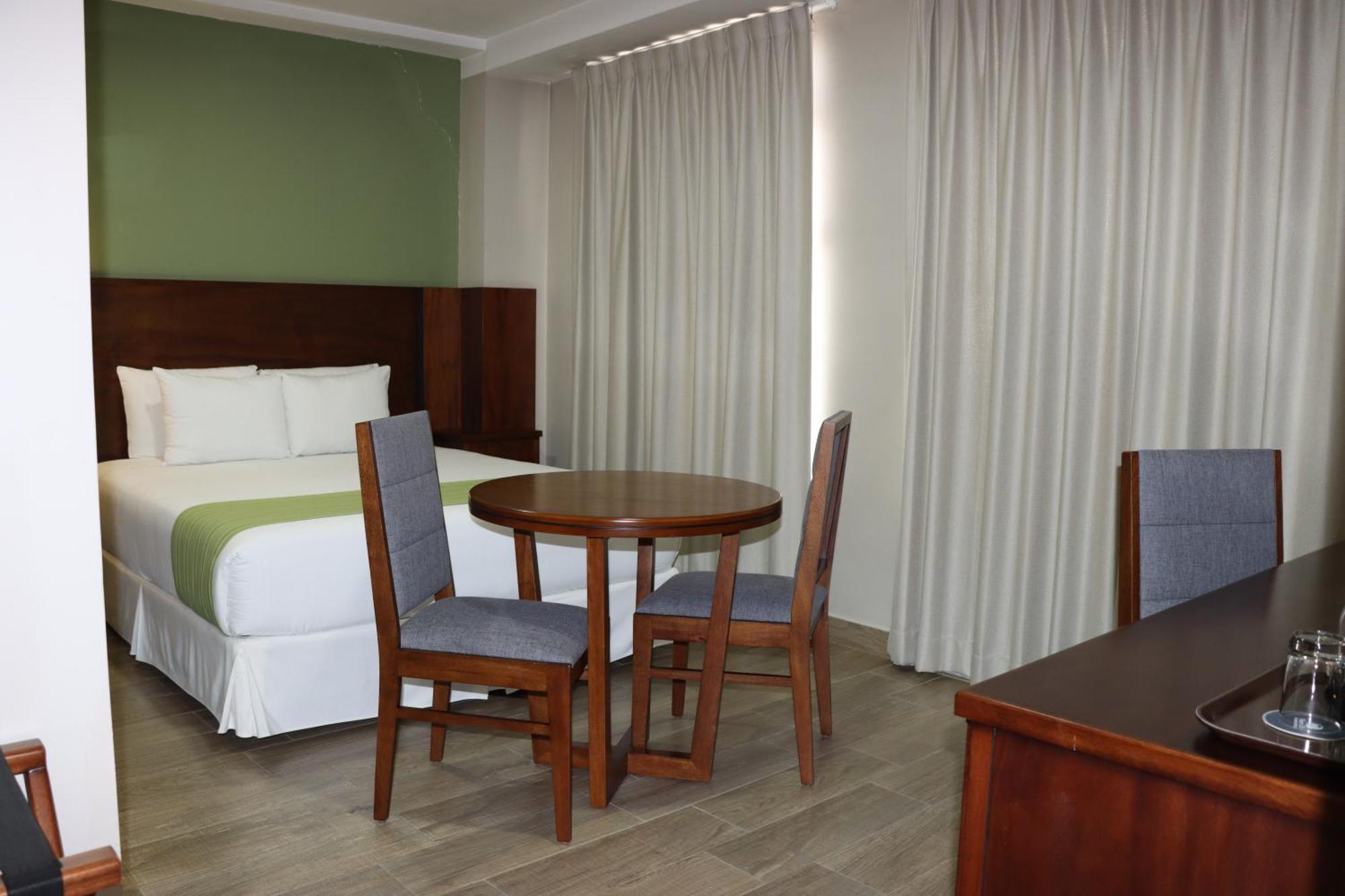 Hotel San Agustin Plaza Latacunga Bagian luar foto