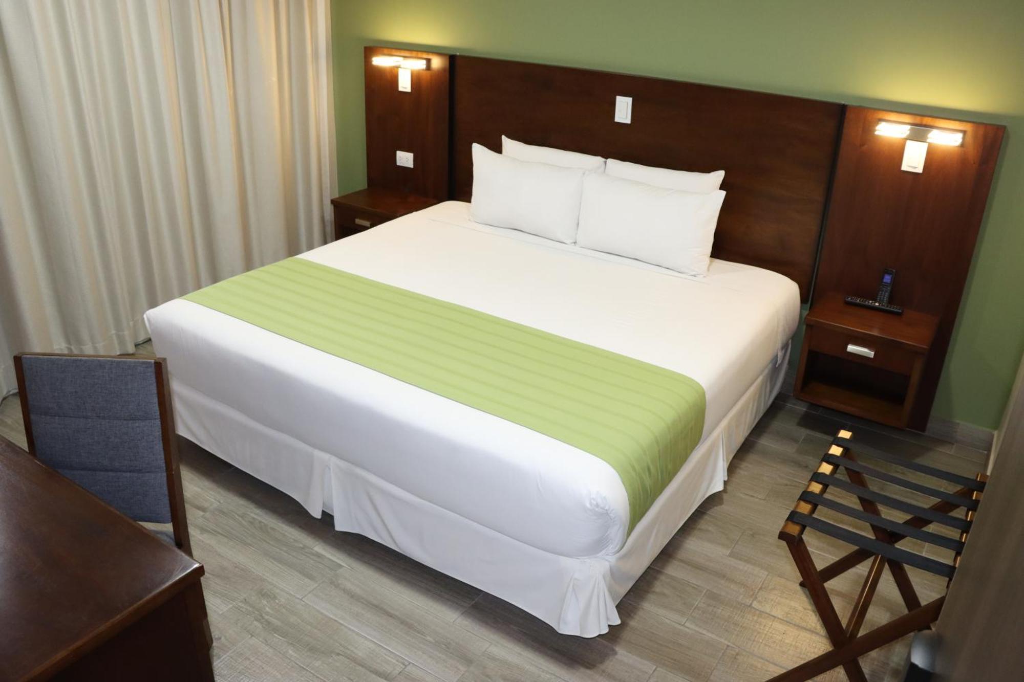 Hotel San Agustin Plaza Latacunga Bagian luar foto