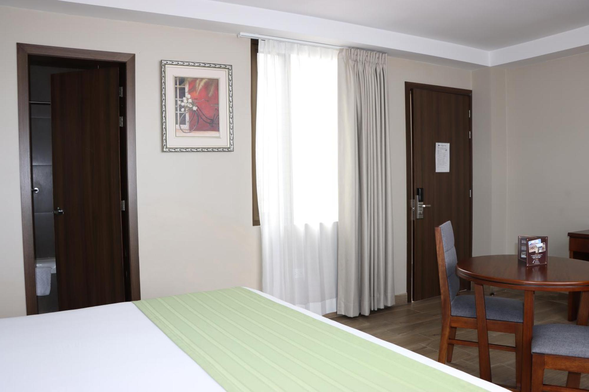 Hotel San Agustin Plaza Latacunga Bagian luar foto