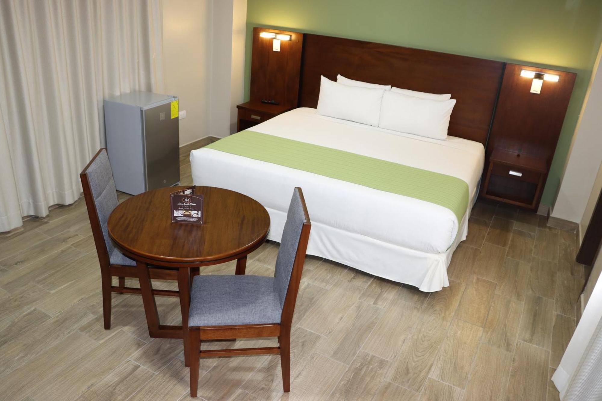 Hotel San Agustin Plaza Latacunga Bagian luar foto