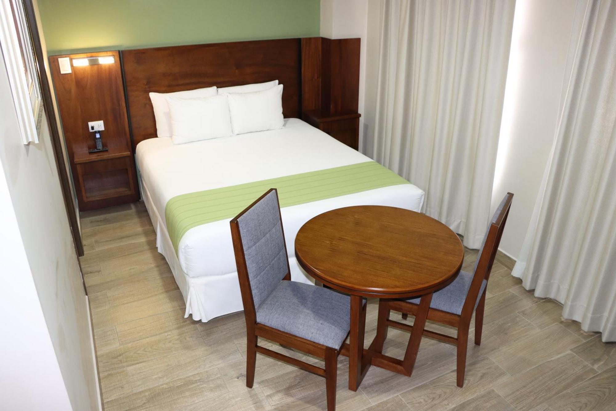 Hotel San Agustin Plaza Latacunga Bagian luar foto