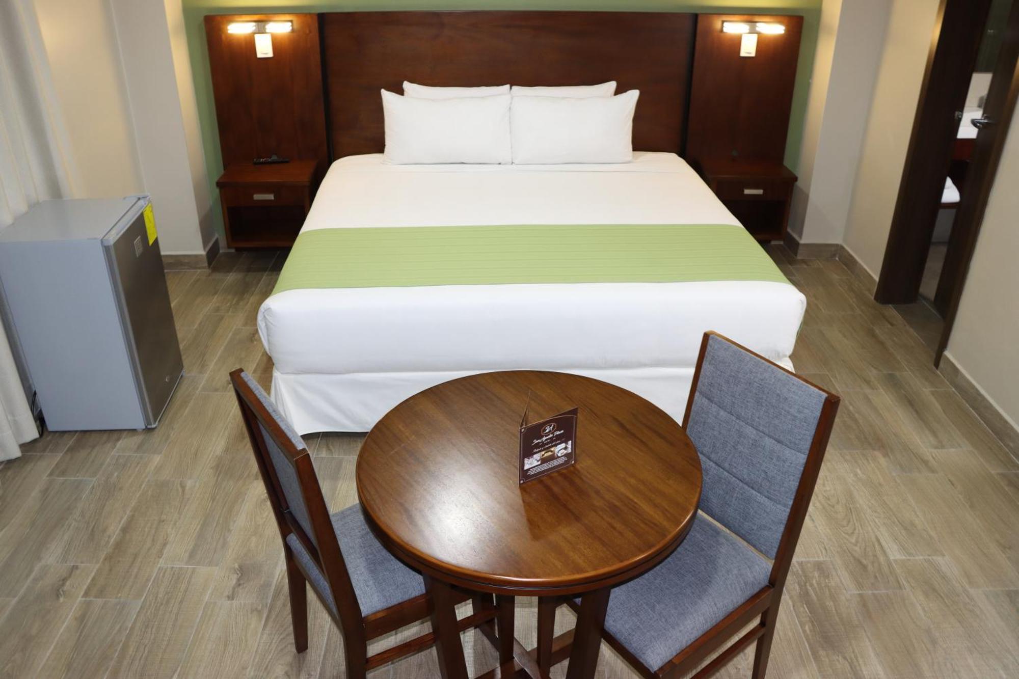 Hotel San Agustin Plaza Latacunga Bagian luar foto