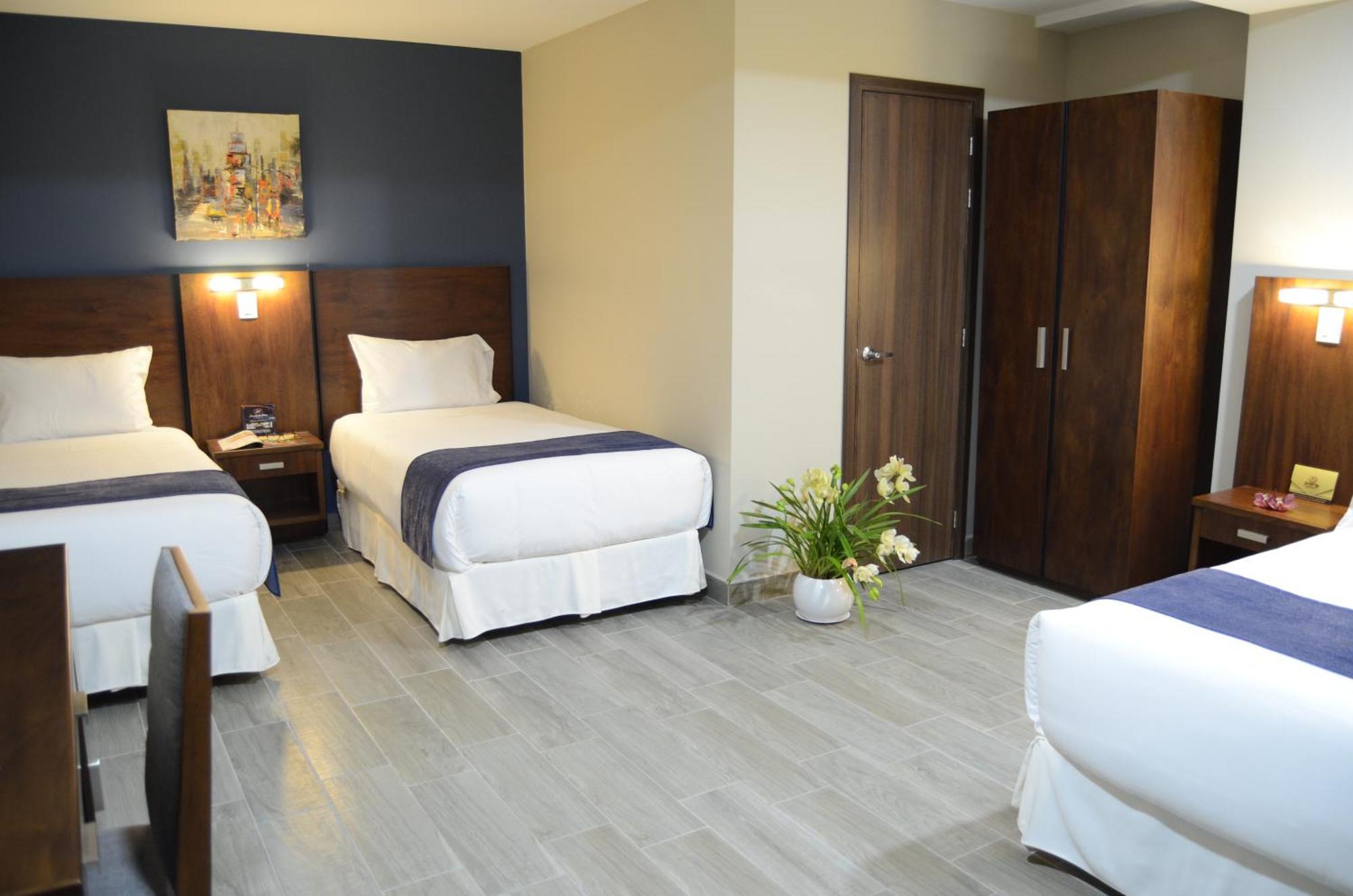 Hotel San Agustin Plaza Latacunga Bagian luar foto
