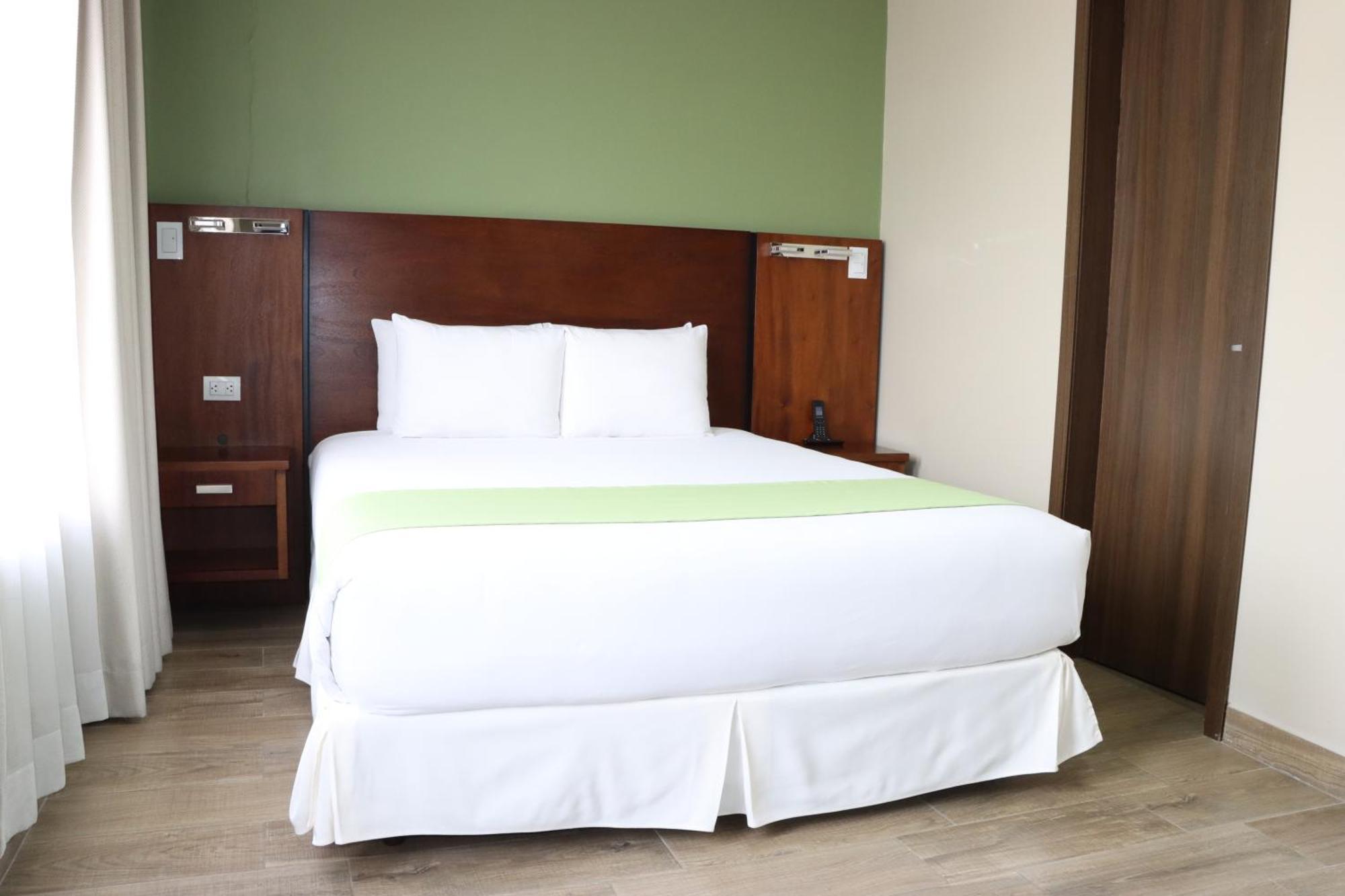 Hotel San Agustin Plaza Latacunga Bagian luar foto