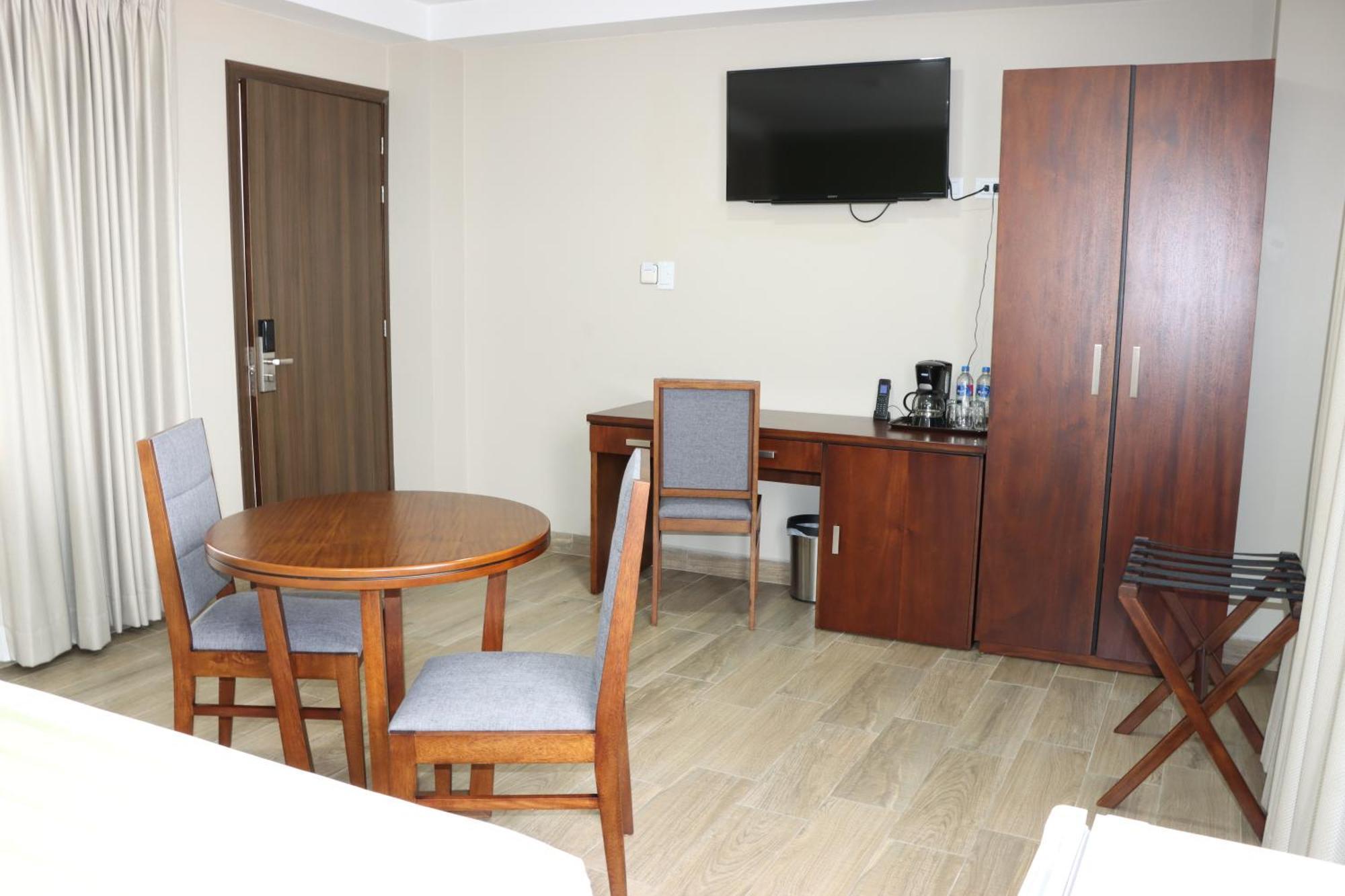 Hotel San Agustin Plaza Latacunga Bagian luar foto