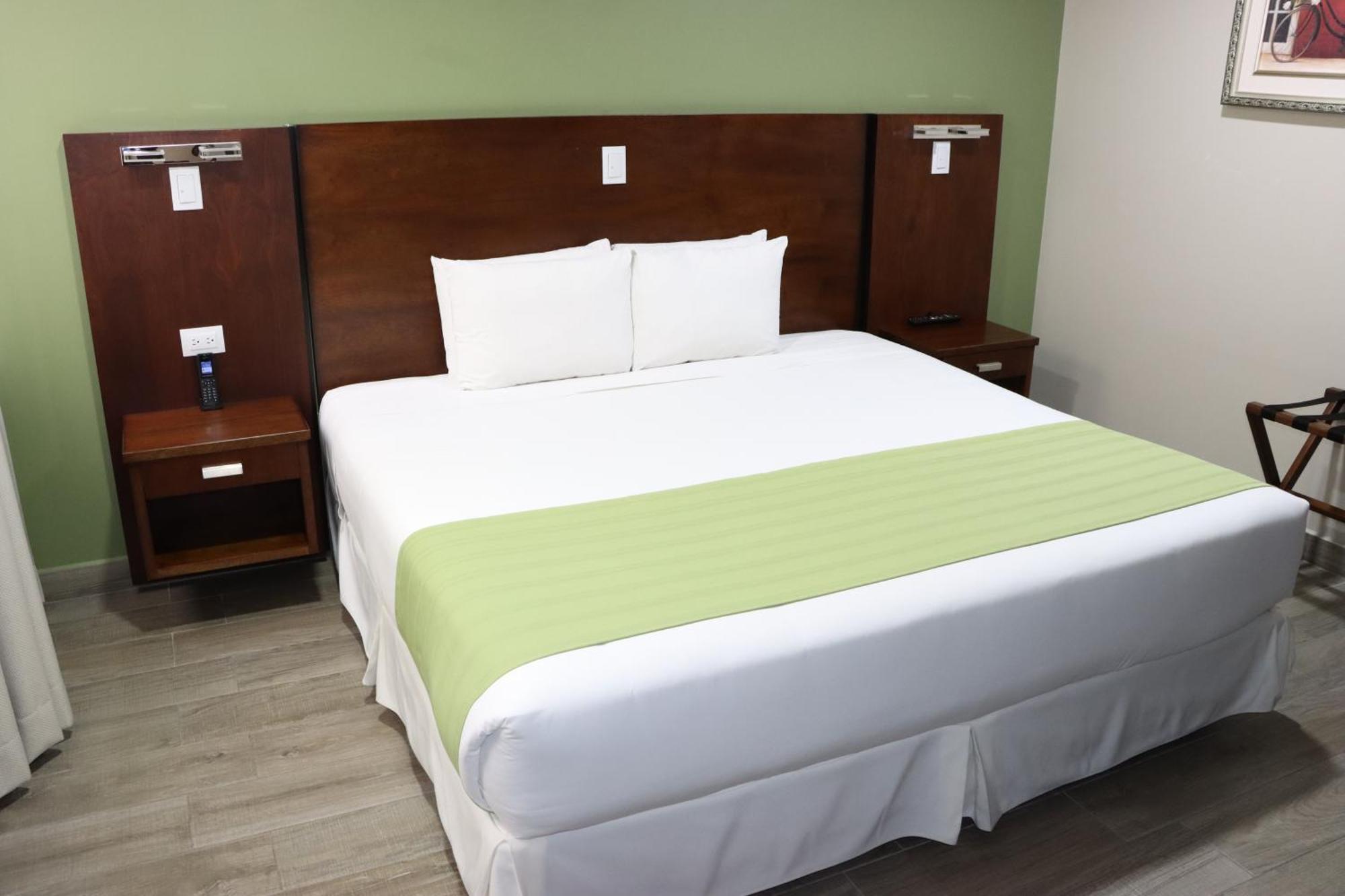 Hotel San Agustin Plaza Latacunga Bagian luar foto