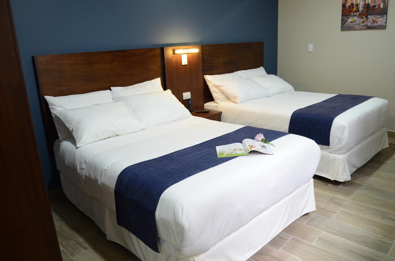 Hotel San Agustin Plaza Latacunga Bagian luar foto