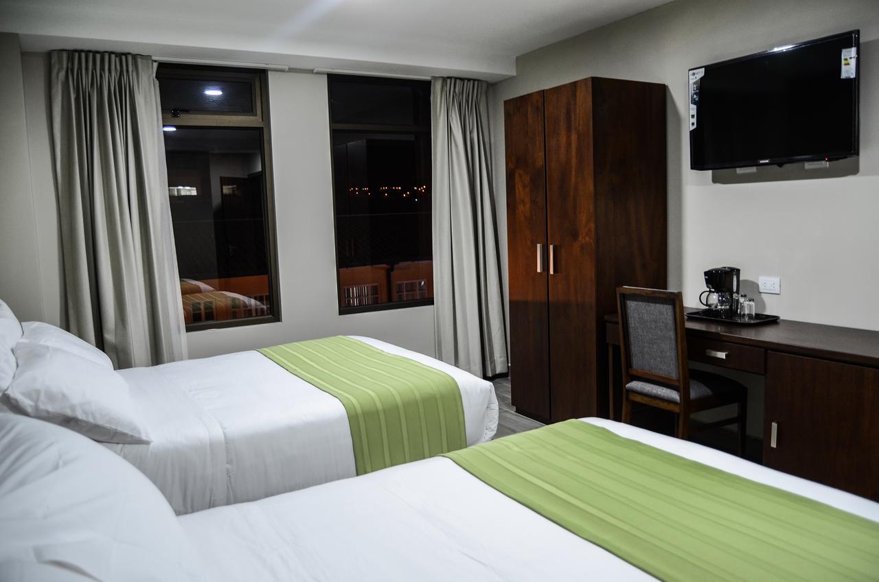 Hotel San Agustin Plaza Latacunga Bagian luar foto